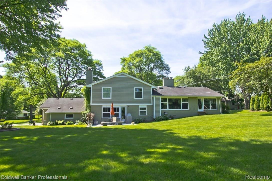 1009 Top View Road Bloomfield Hills, MI 48304 - Photo 32 of 36 Rear of home