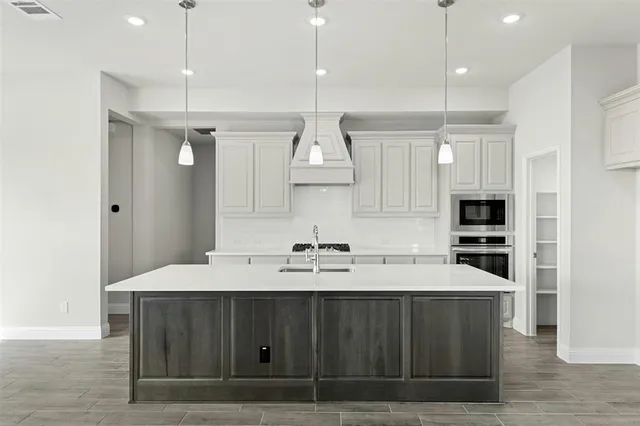 $475,665 | 808 Stone Eagle Drive, Azle, TX 76020