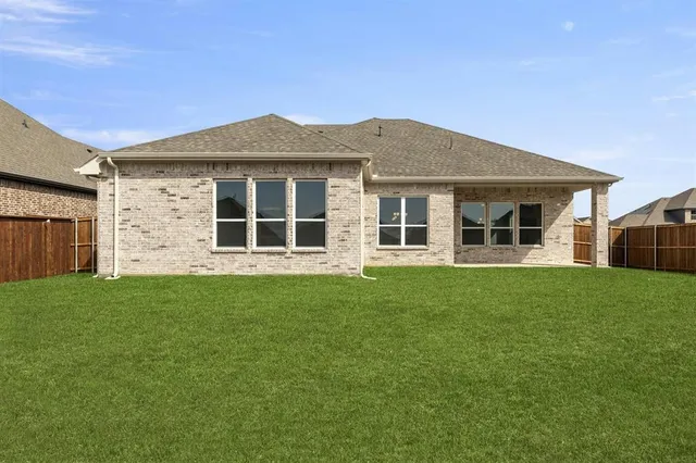 $475,665 | 808 Stone Eagle Drive, Azle, TX 76020