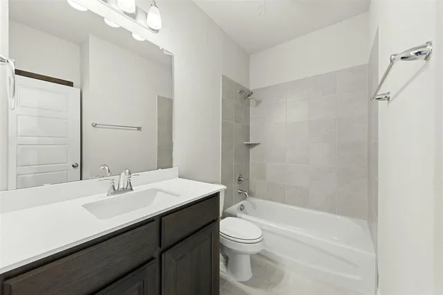 $475,665 | 808 Stone Eagle Drive, Azle, TX 76020