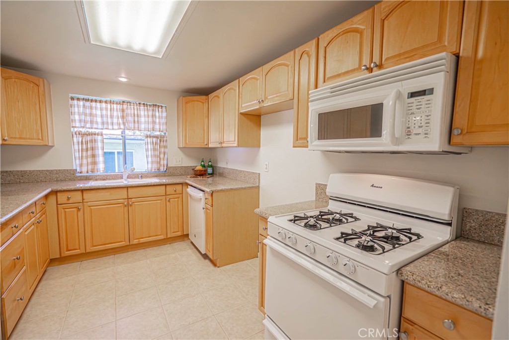19433 Oak Crossing Road Newhall, CA 91321 - Photo 6 of 35