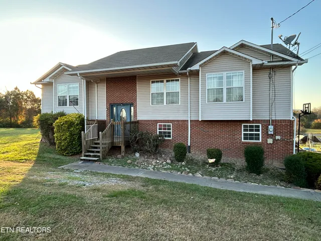 $349,900 | 132 Ridgefield Drive, Dandridge, TN 37725