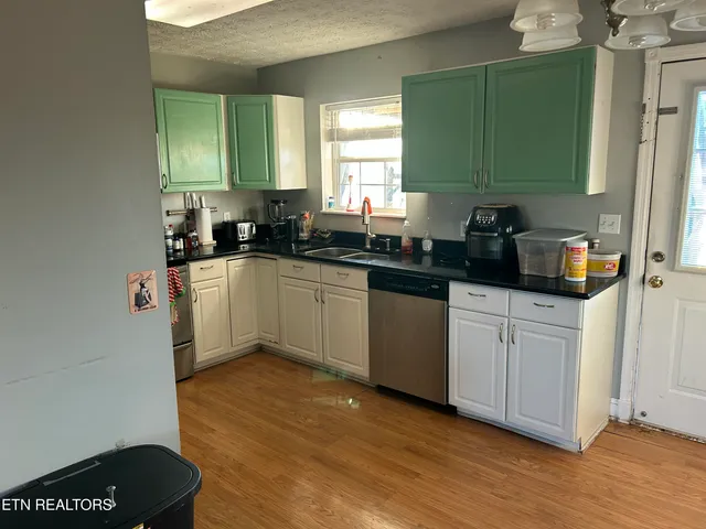 $349,900 | 132 Ridgefield Drive, Dandridge, TN 37725