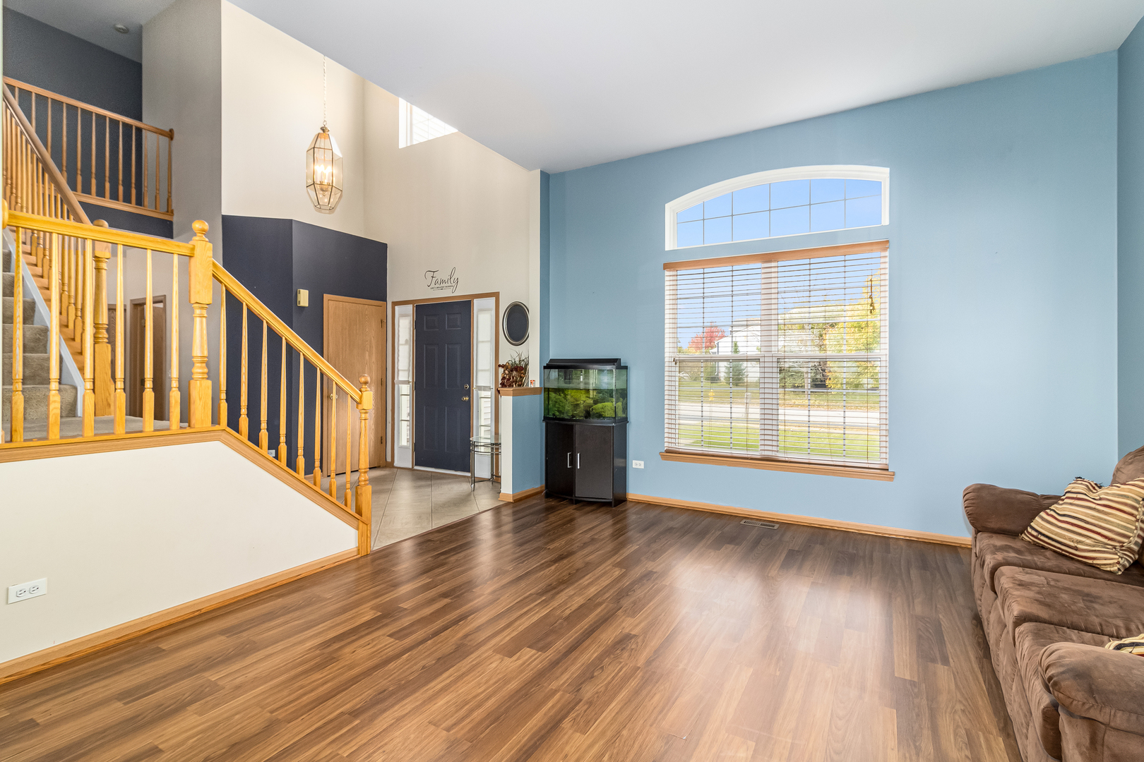 25801 South Red Oak Road Channahon, IL 60410 - Photo 2 of 24 a view of a livingroom with wooden floor and furniture