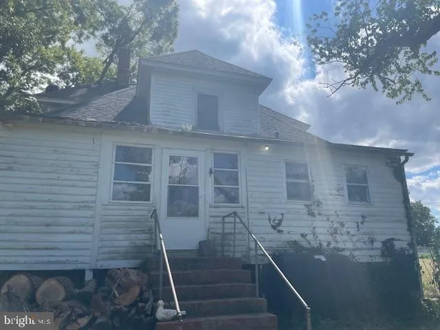 a view of a pathway both side of building