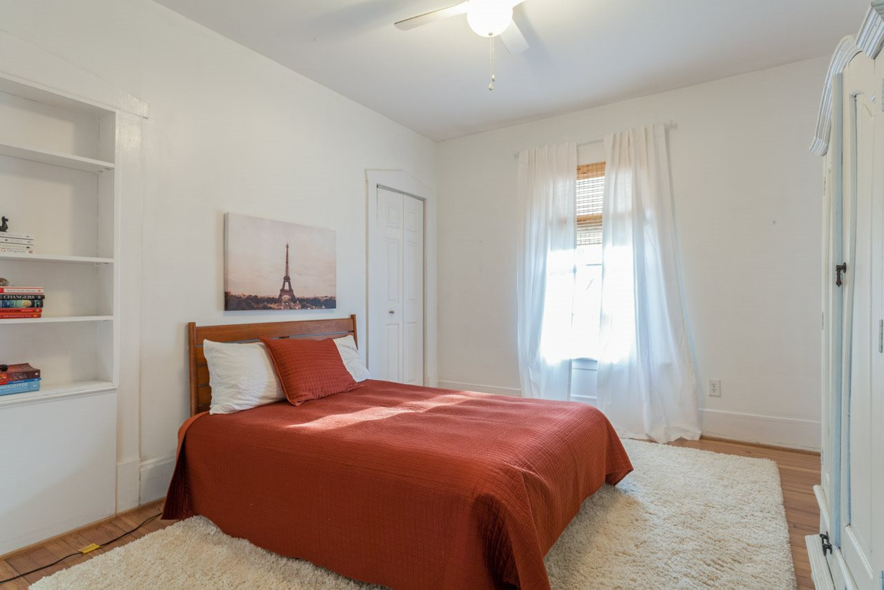 500 Frank Street Raleigh, NC 27604 - Photo 12 of 23 The middle bedroom has built-in shelving as well as direct access to the hall bath. (Almost a second master suite, but it has to share its bathroom with others from the hallway.)