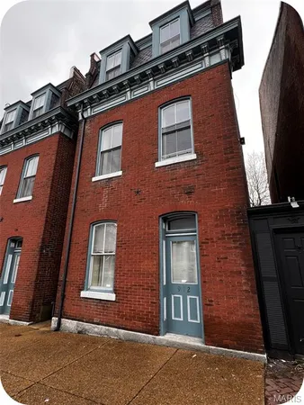 $450,000 | 912 Russell Boulevard, St. Louis, MO 63104