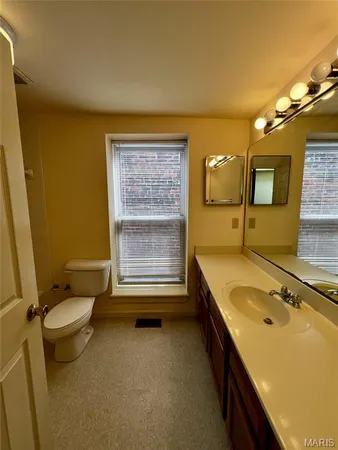 $450,000 | 912 Russell Boulevard, St. Louis, MO 63104