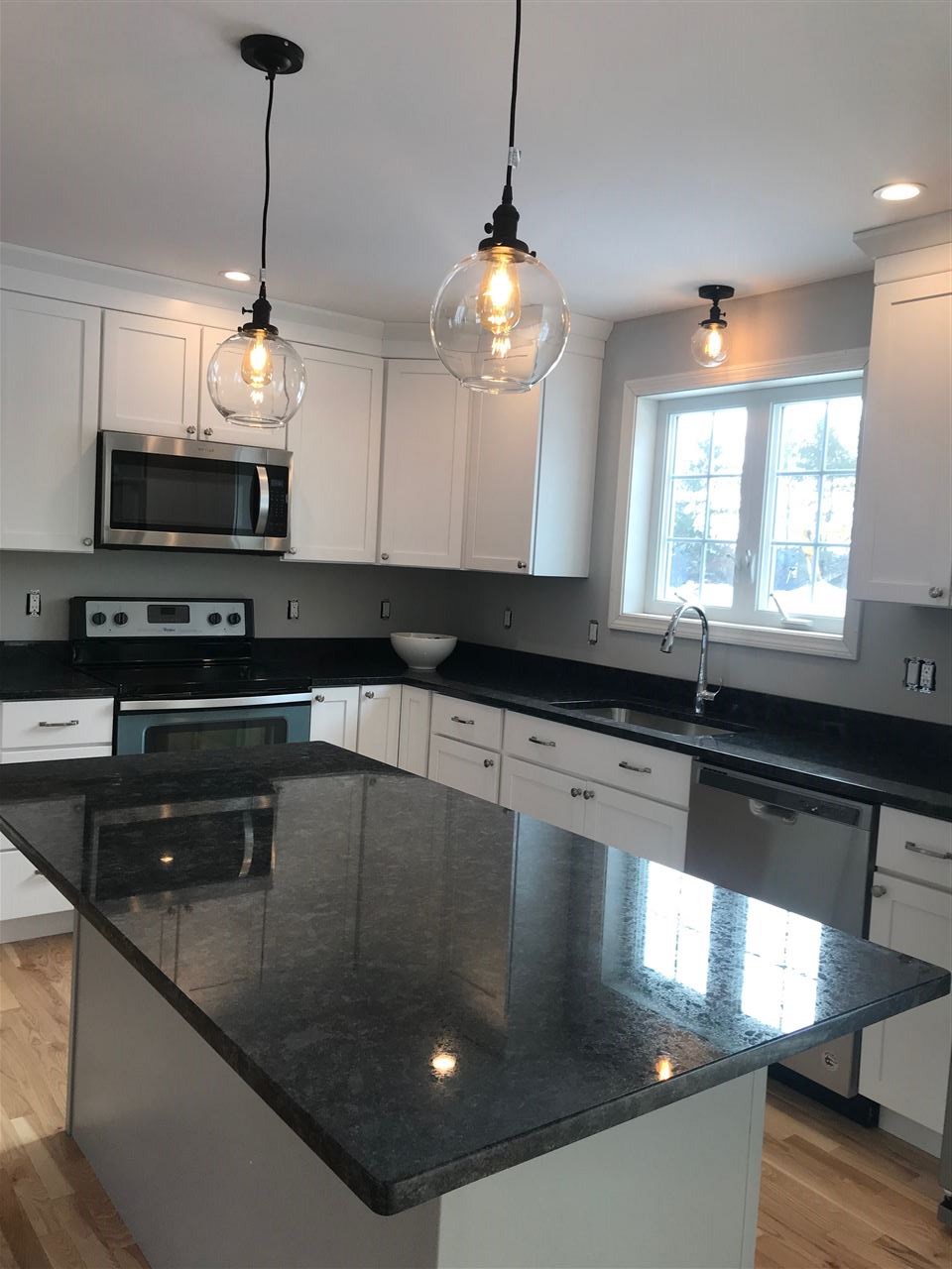 383 South Mammoth Road Manchester, NH 03103 - Photo 2 of 37 Gallery Image 2