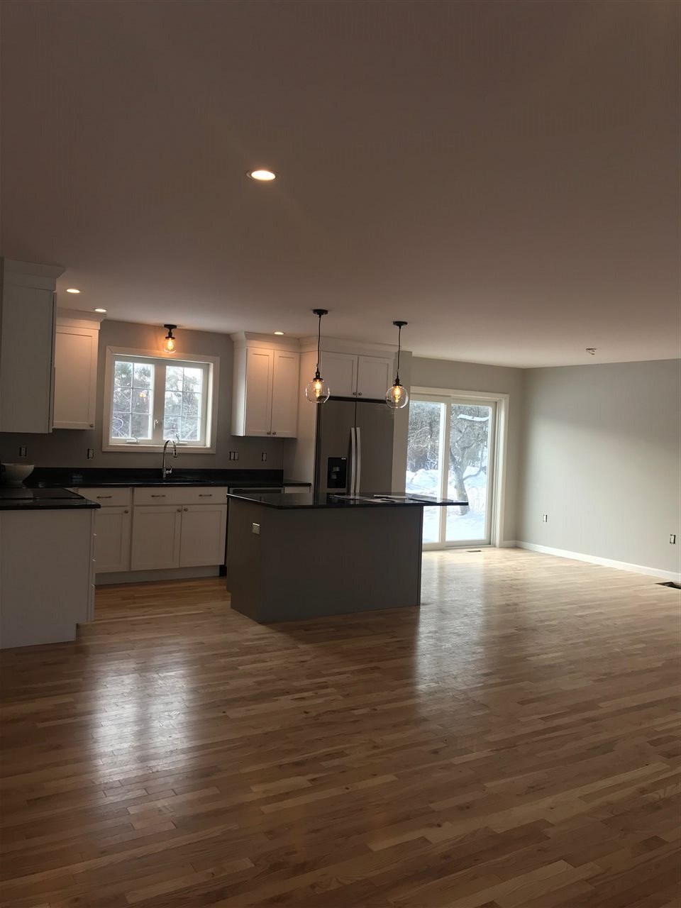 383 South Mammoth Road Manchester, NH 03103 - Photo 5 of 37 Gallery Image 5