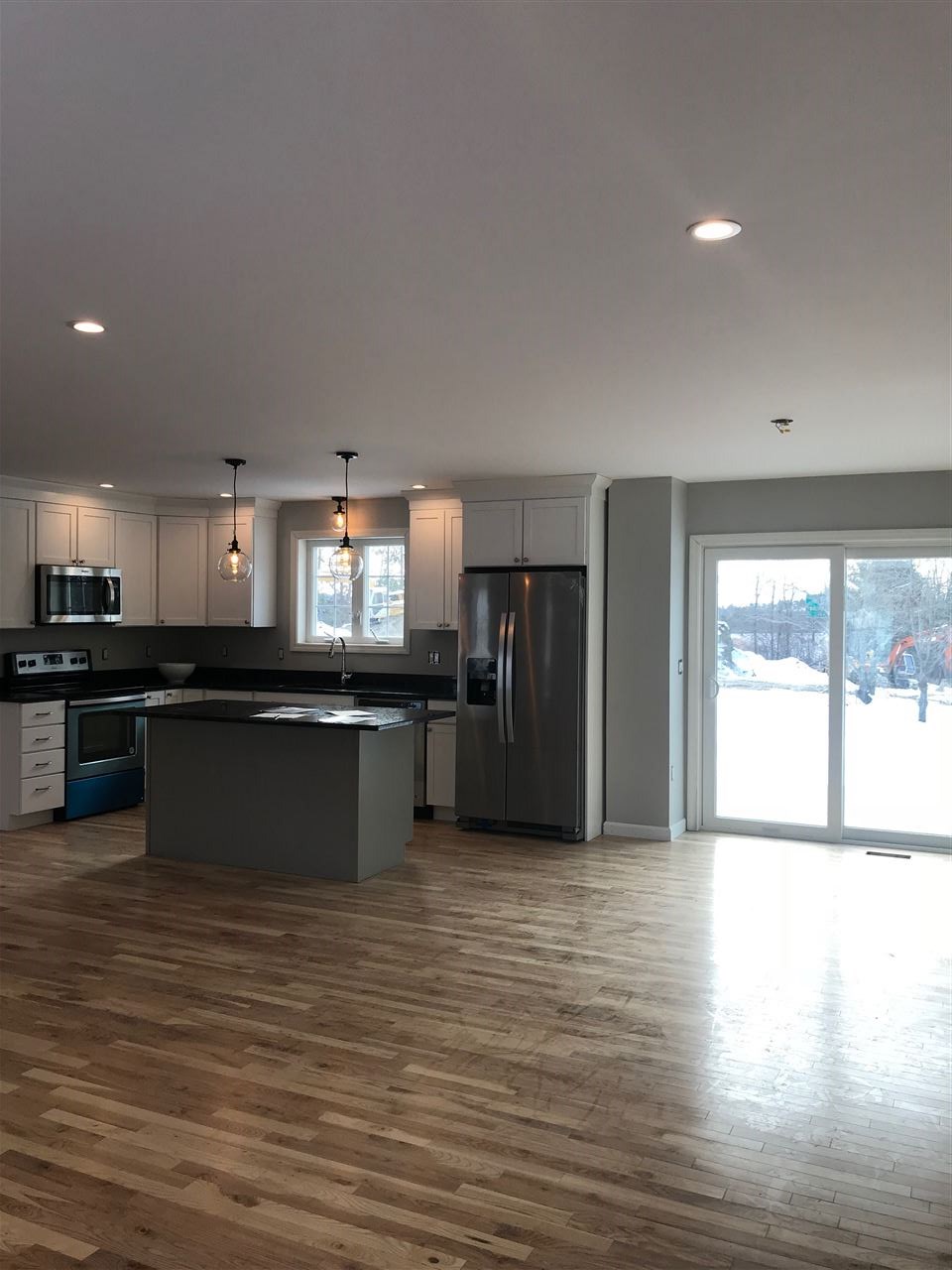 383 South Mammoth Road Manchester, NH 03103 - Photo 6 of 37 Gallery Image 6