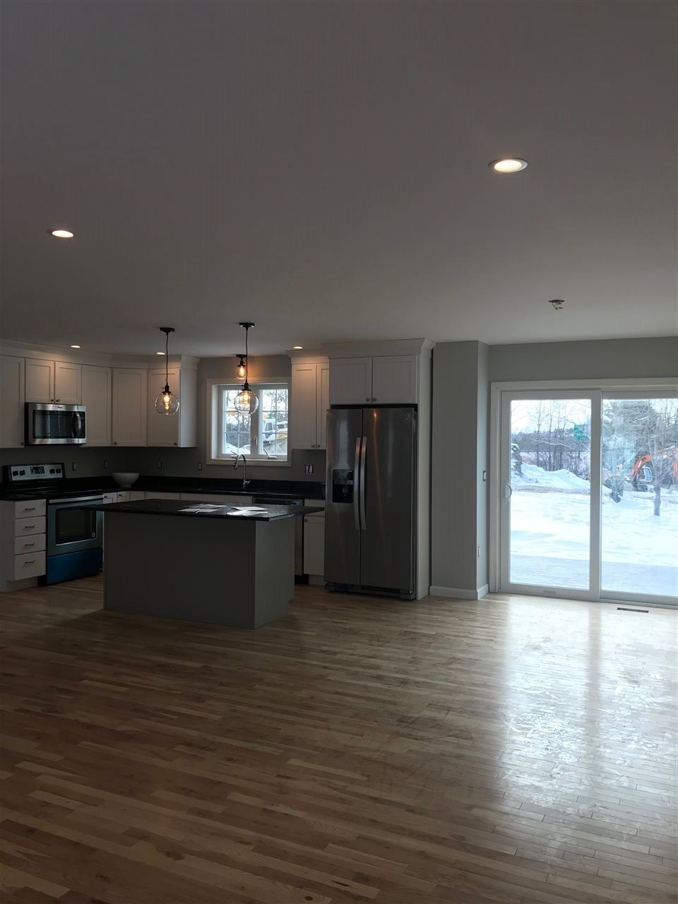 383 South Mammoth Road Manchester, NH 03103 - Photo 7 of 37 Gallery Image 7