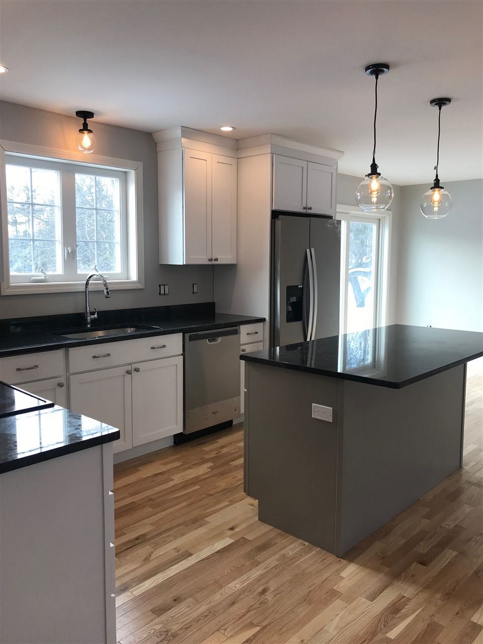 383 South Mammoth Road Manchester, NH 03103 - Photo 8 of 37 Gallery Image 8