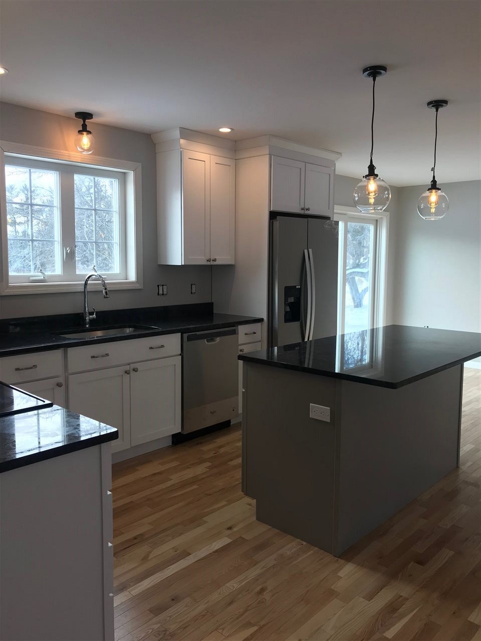 383 South Mammoth Road Manchester, NH 03103 - Photo 10 of 37 Gallery Image 10