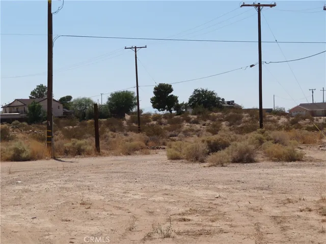 a view of a parking area