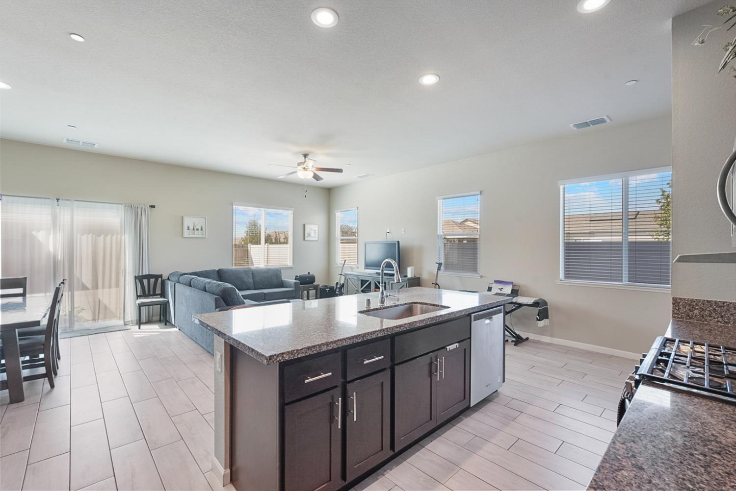 396 Postma Street Manteca, CA 95337 - Photo 18 of 31