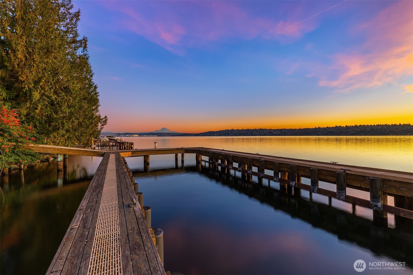 8025 West Mercer Way Mercer Island, WA 98040 - Photo 33 of 36 a view of wooden floor with a lake