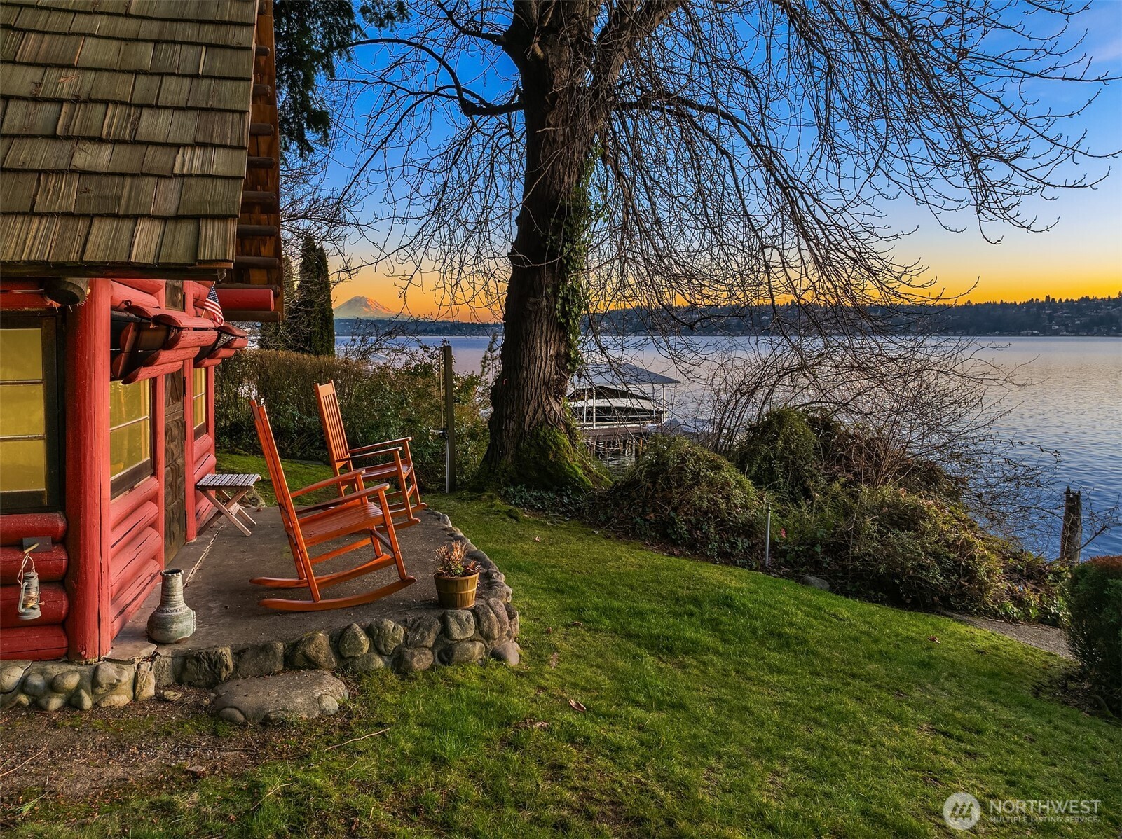 8025 West Mercer Way Mercer Island, WA 98040 - Photo 8 of 36 a backyard of a house with table and chairs