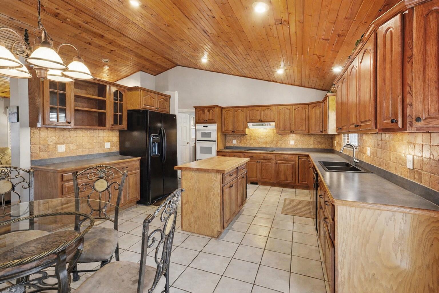 10044 West Sargent Road Fowlerville, MI 48836 - Photo 12 of 37 kitchen