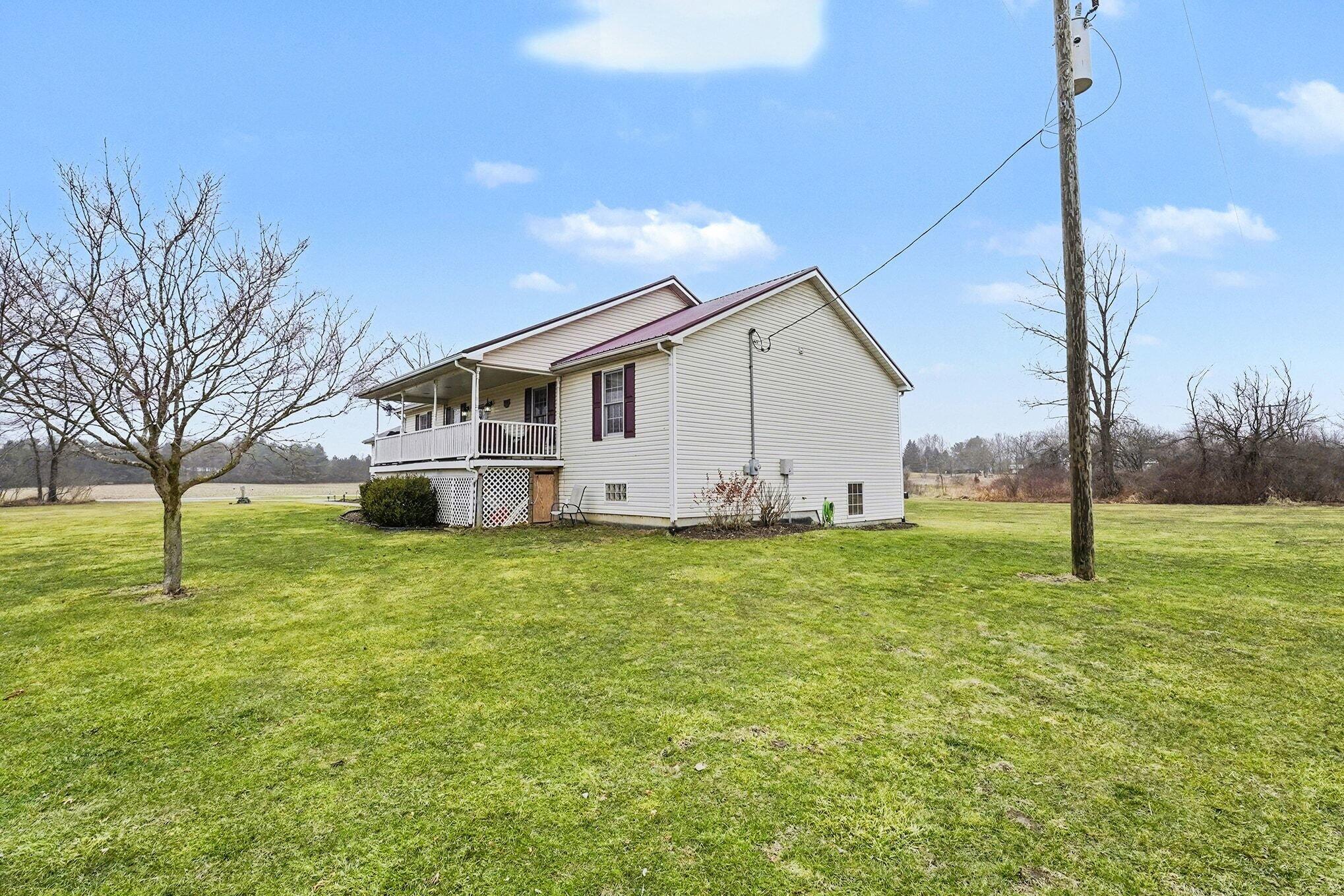 10044 West Sargent Road Fowlerville, MI 48836 - Photo 3 of 37 006_file_3717