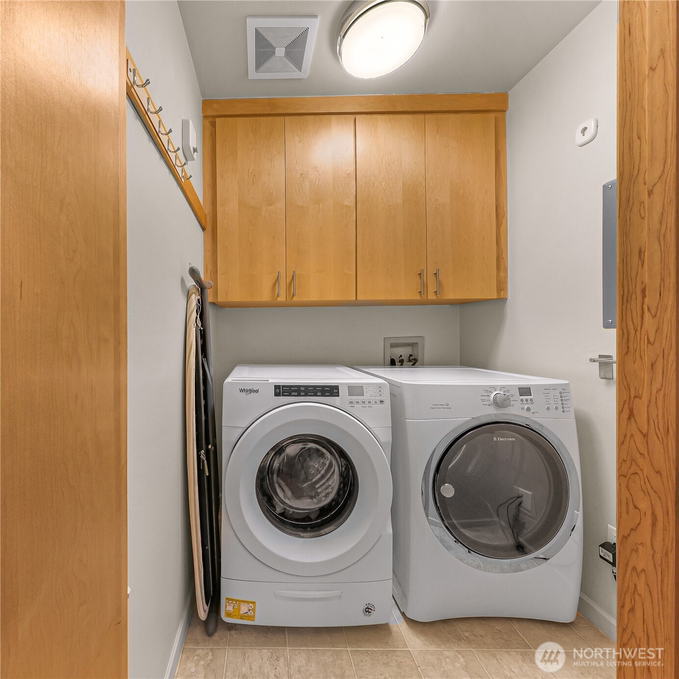 106 North State Street Bellingham, WA 98225 - Photo 20 of 34 a utility room with dryer and washer