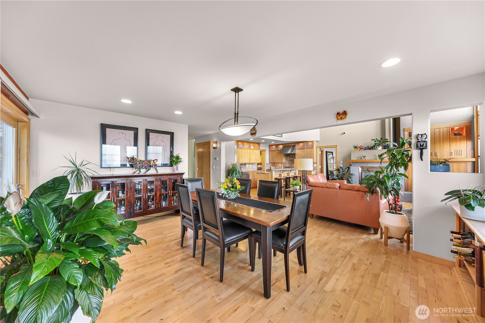 106 North State Street Bellingham, WA 98225 - Photo 5 of 34 a living room with furniture and a potted plant