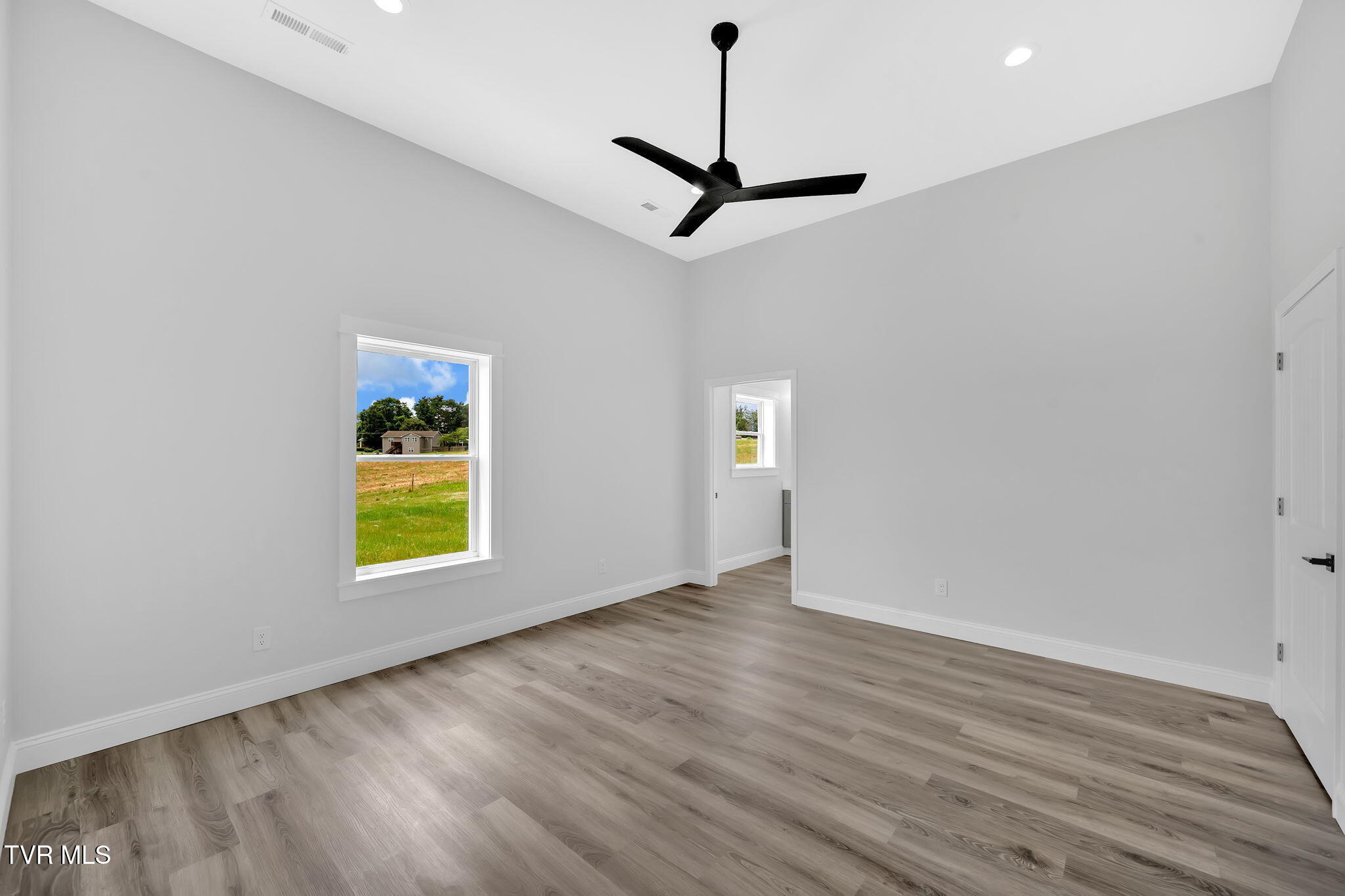 1930 Erwin Highway Greeneville, TN 37745 - Photo 19 of 36 29-web-or-mls-DSC09874