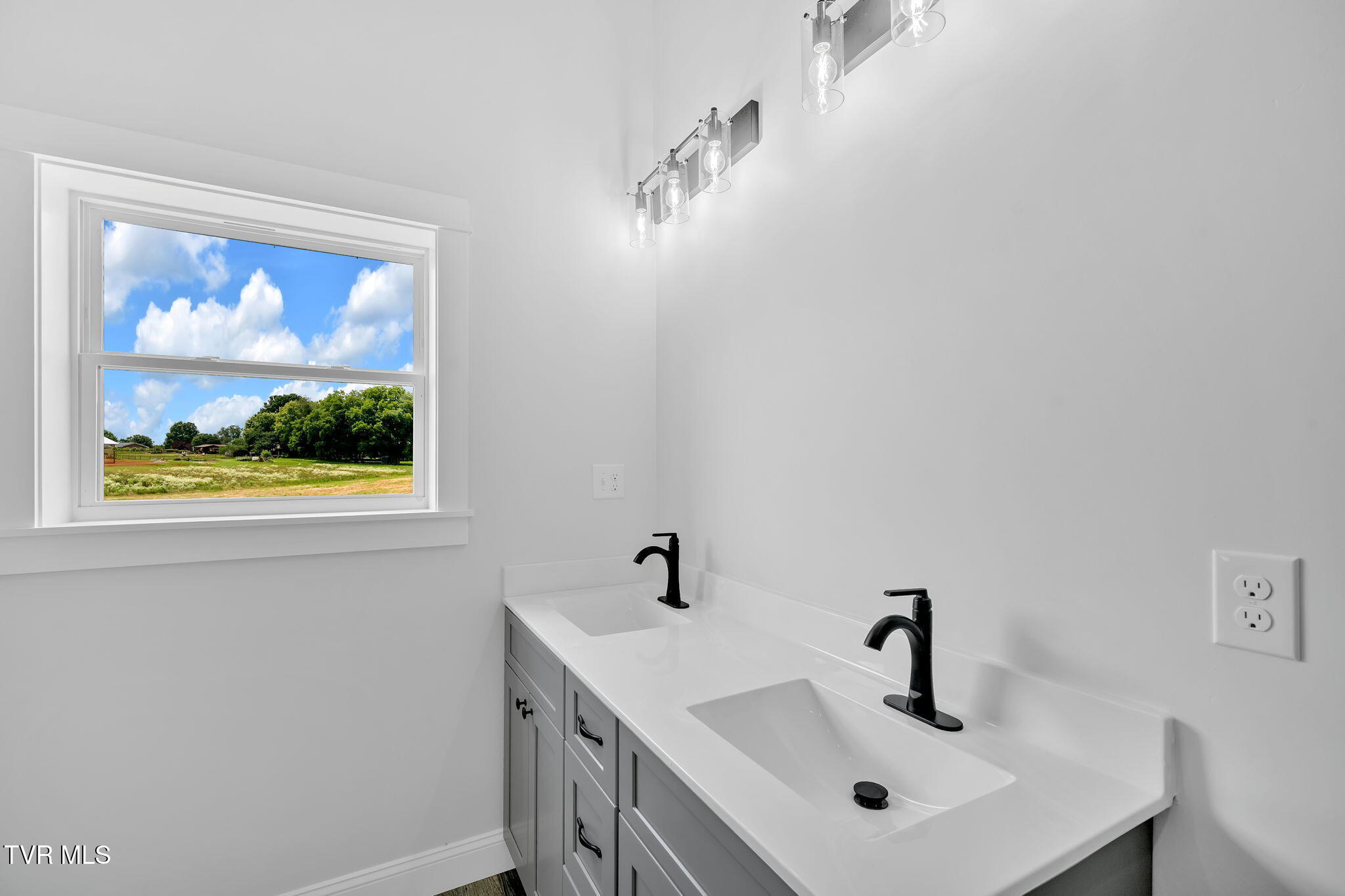 1930 Erwin Highway Greeneville, TN 37745 - Photo 21 of 36 33-web-or-mls-DSC09886
