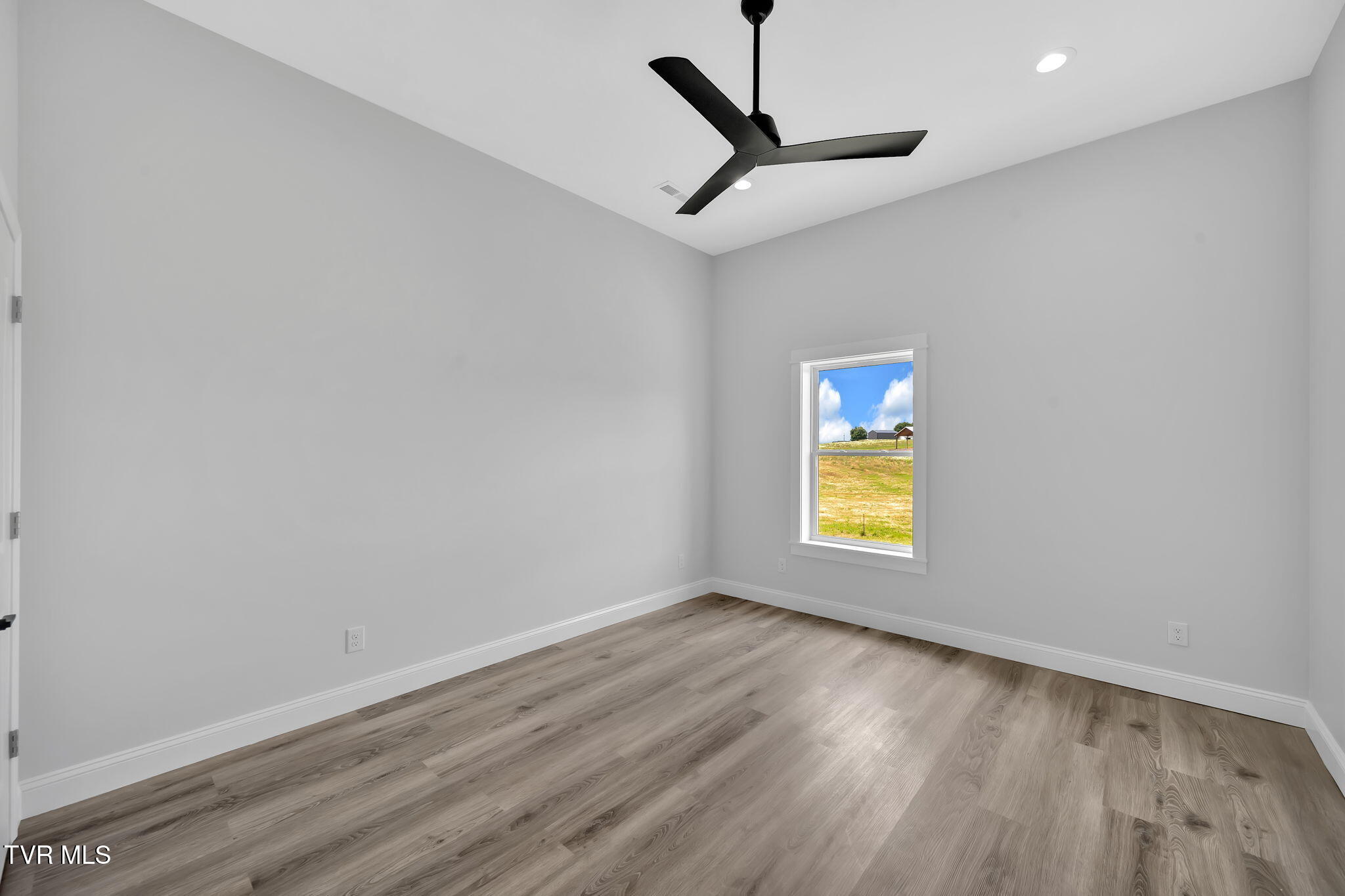 1930 Erwin Highway Greeneville, TN 37745 - Photo 24 of 36 18-web-or-mls-DSC09841