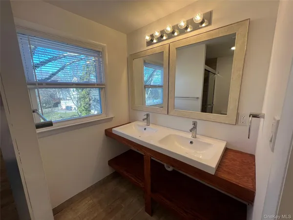 $3,600 | 11 Pulaski Place, Unit B, Port Washington, NY 11050