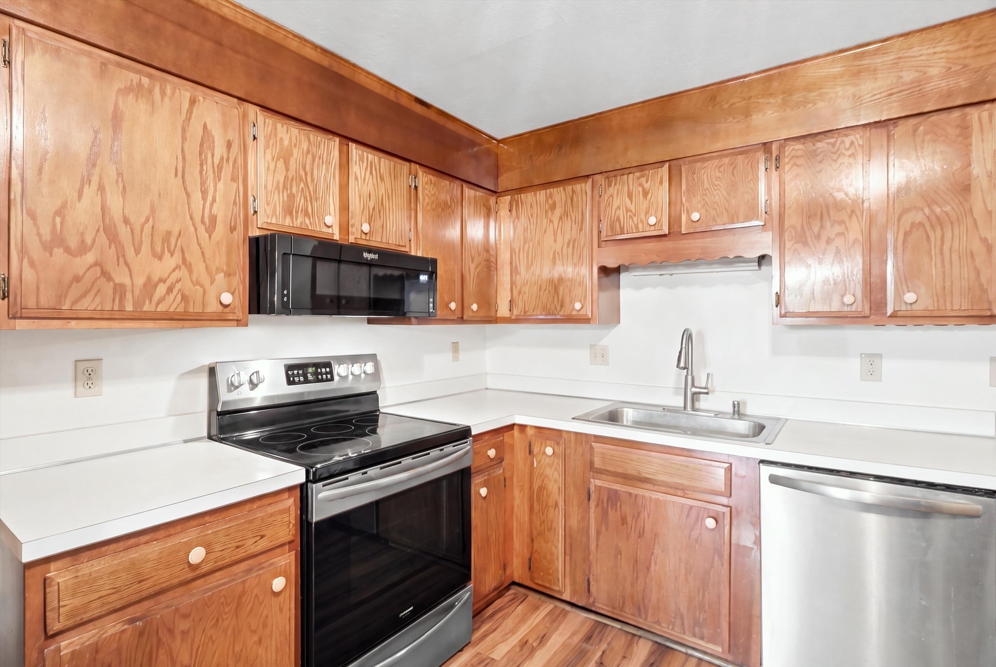402 Paradise Road, Unit 3J Swampscott, MA 01907 - Photo 5 of 30 Gallery Image 5