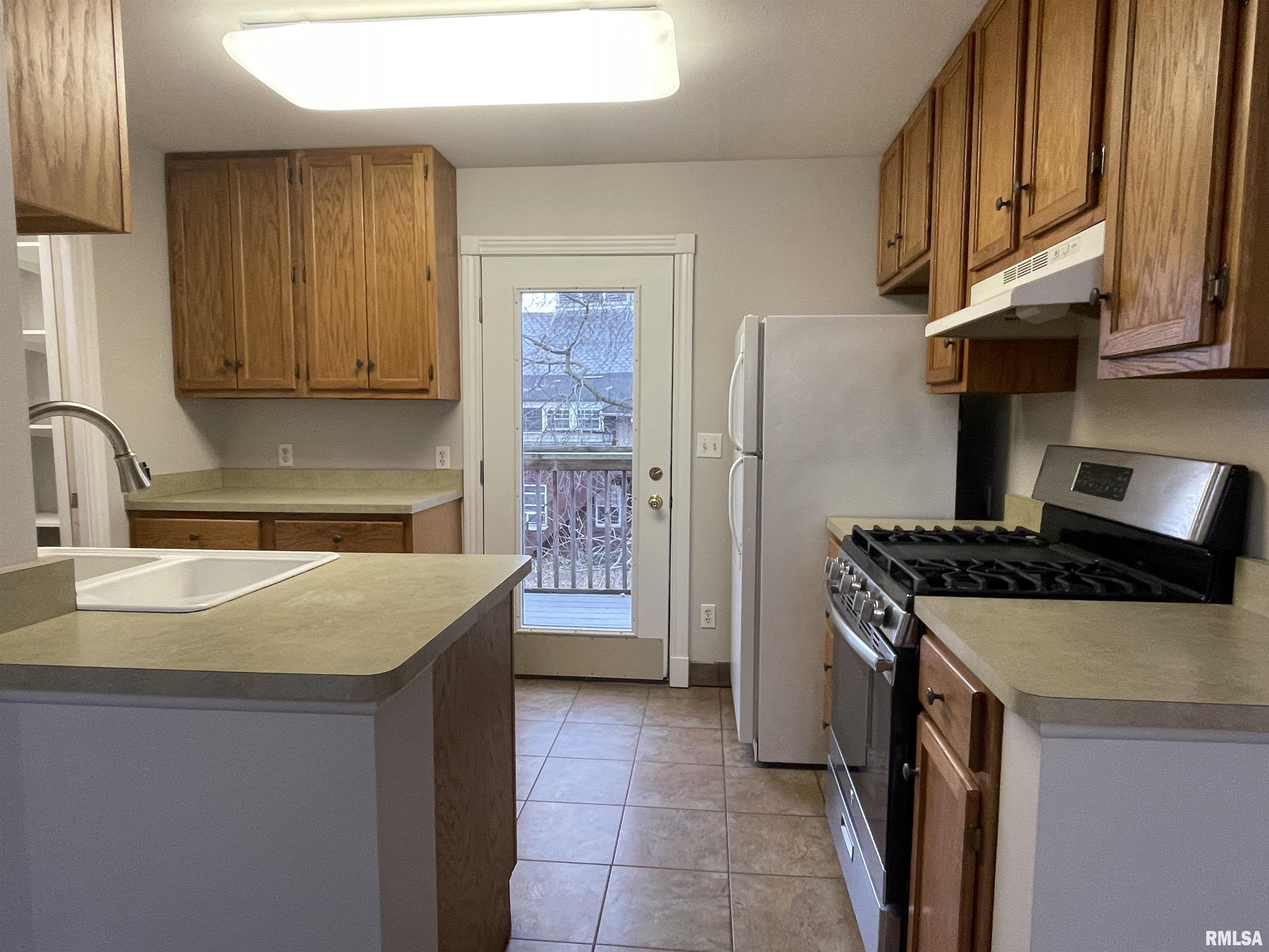 902 North Sheridan Road Peoria, IL 61606 - Photo 11 of 30 Gallery Image 11