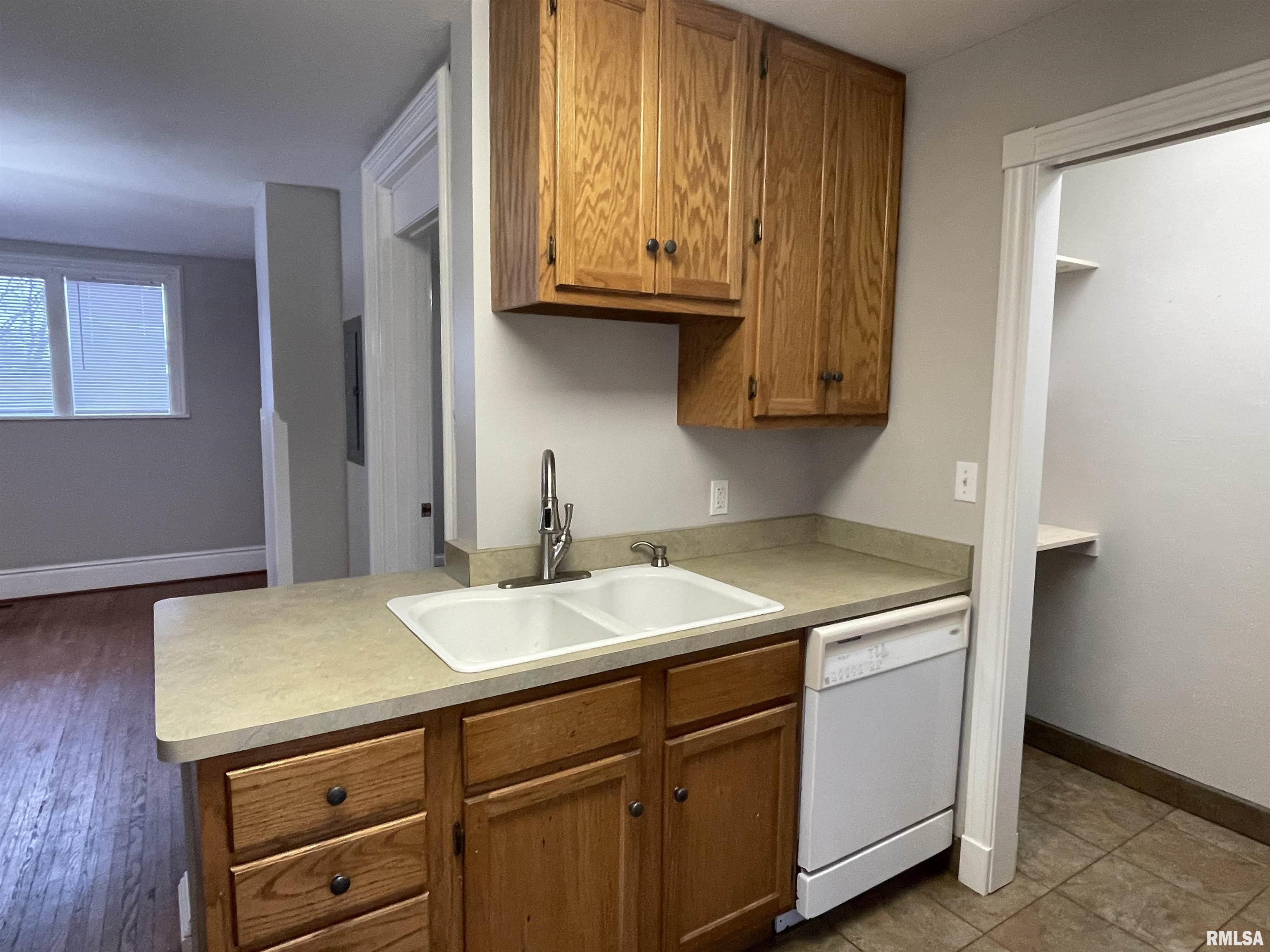 902 North Sheridan Road Peoria, IL 61606 - Photo 12 of 30 Gallery Image 12
