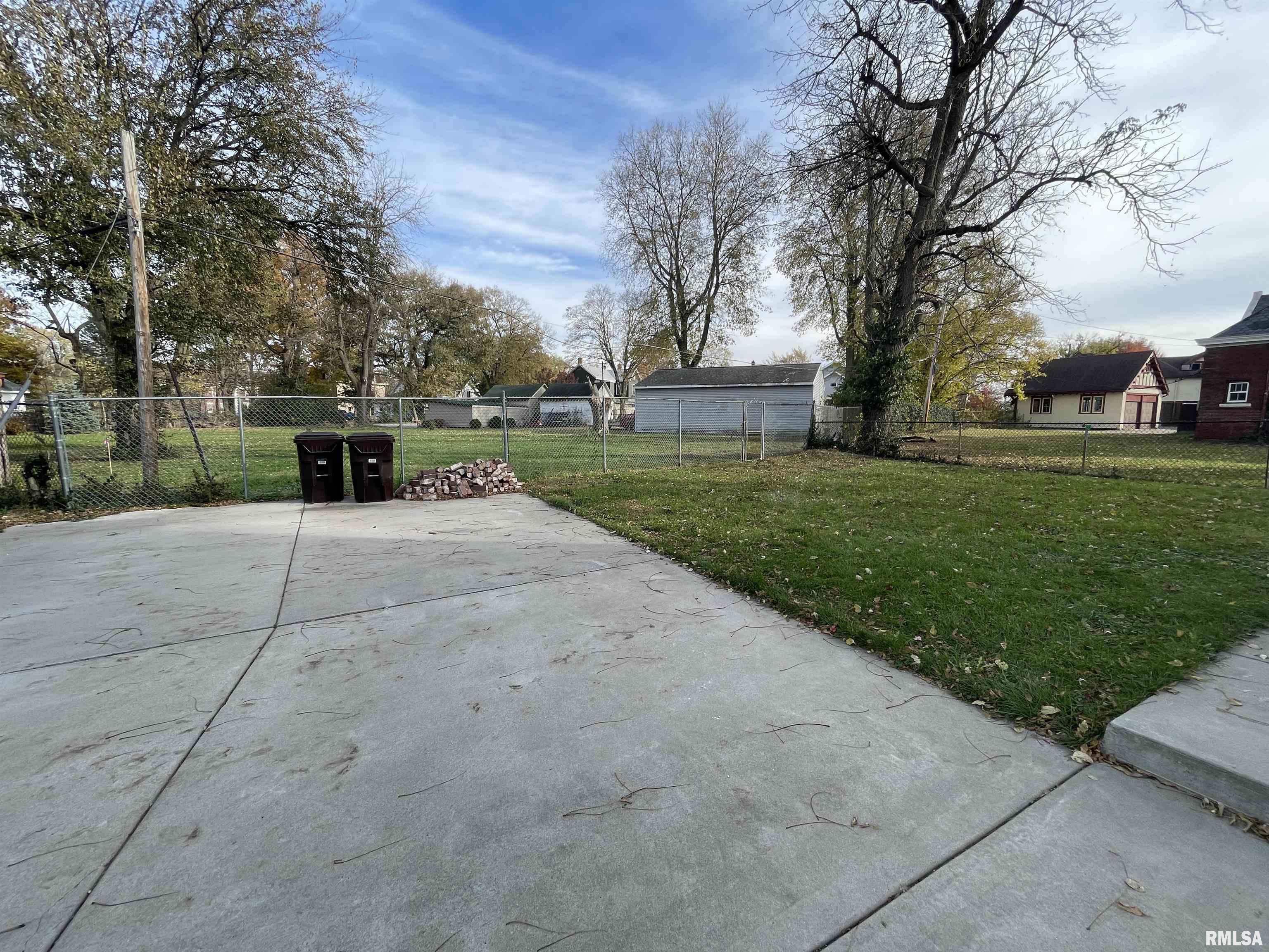 902 North Sheridan Road Peoria, IL 61606 - Photo 5 of 30 Gallery Image 5