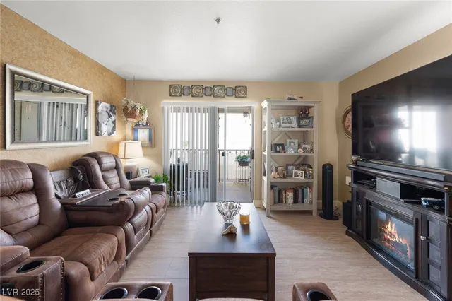 $149,900 | 3550 Bay Sands Drive, Unit 1070, Laughlin, NV 89029