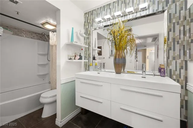 $149,900 | 3550 Bay Sands Drive, Unit 1070, Laughlin, NV 89029