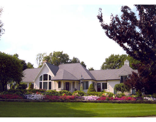25 Armsby Road Sutton, MA 01590 - Photo 1 of 1 a front view of a house with a garden