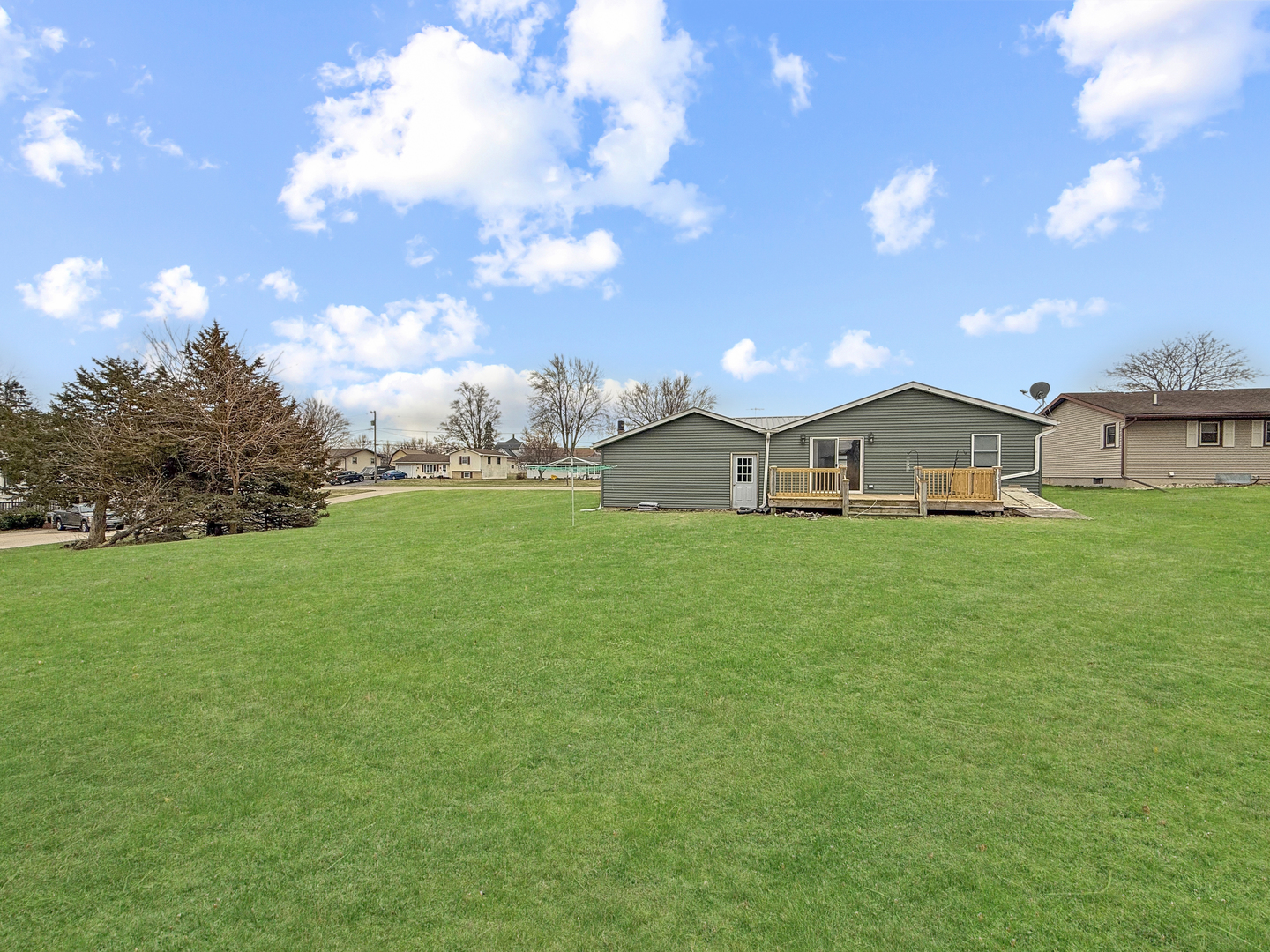 415 Grove Lena, IL 61048 - Photo 2 of 43