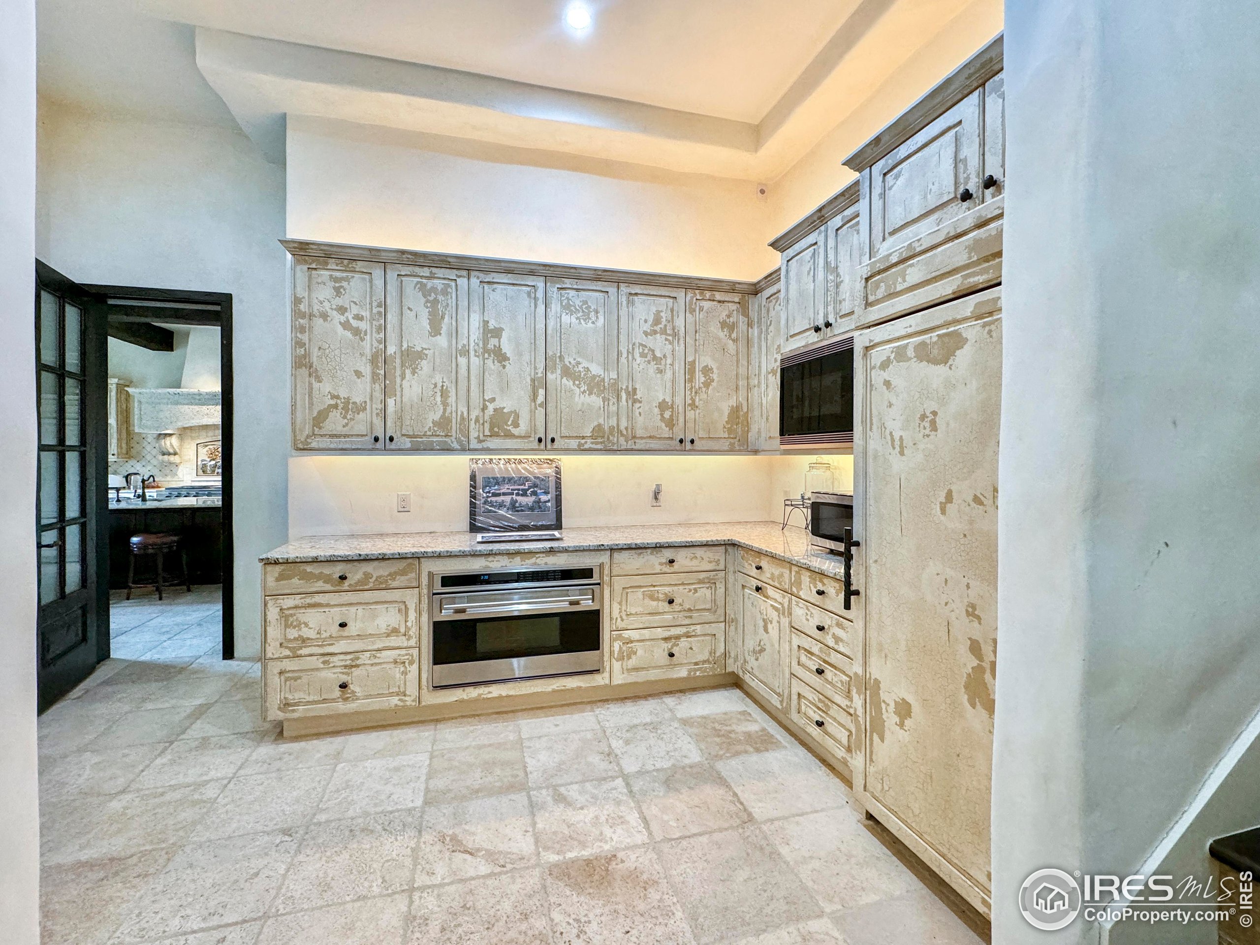 9200 Old Flowers Road Bellvue, CO 80512 - Photo 21 of 50 a kitchen with stainless steel appliances a stove and a refrigerator