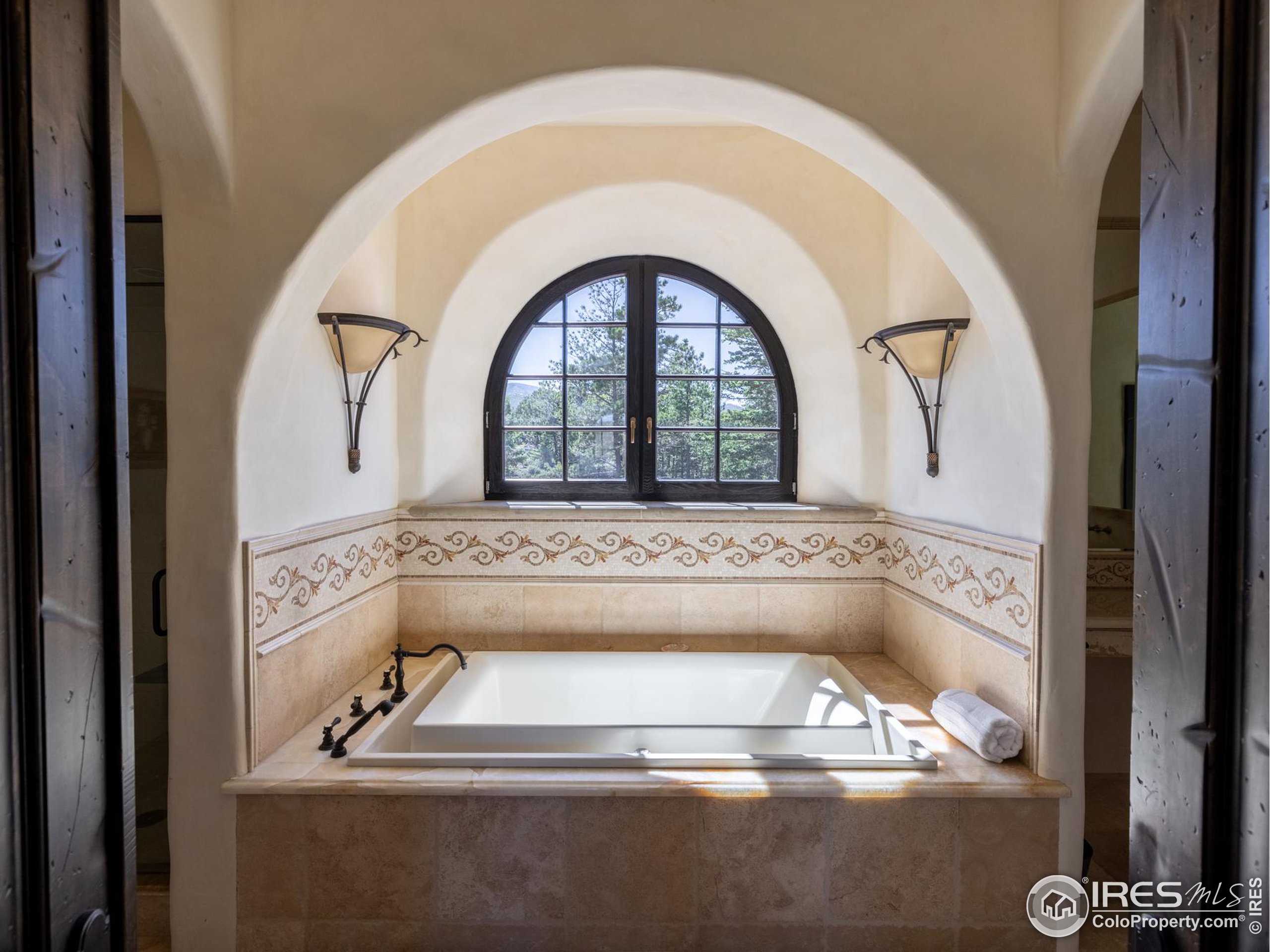 9200 Old Flowers Road Bellvue, CO 80512 - Photo 31 of 50 a bathroom with a bathtub