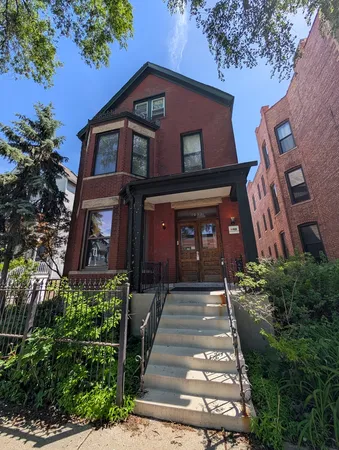 $3,000 | 1033 West Wellington Avenue, Unit 1, Chicago, IL 60657