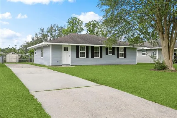 $1,800 | 105 Tiemaker Road, Belle Chasse, LA 70037
