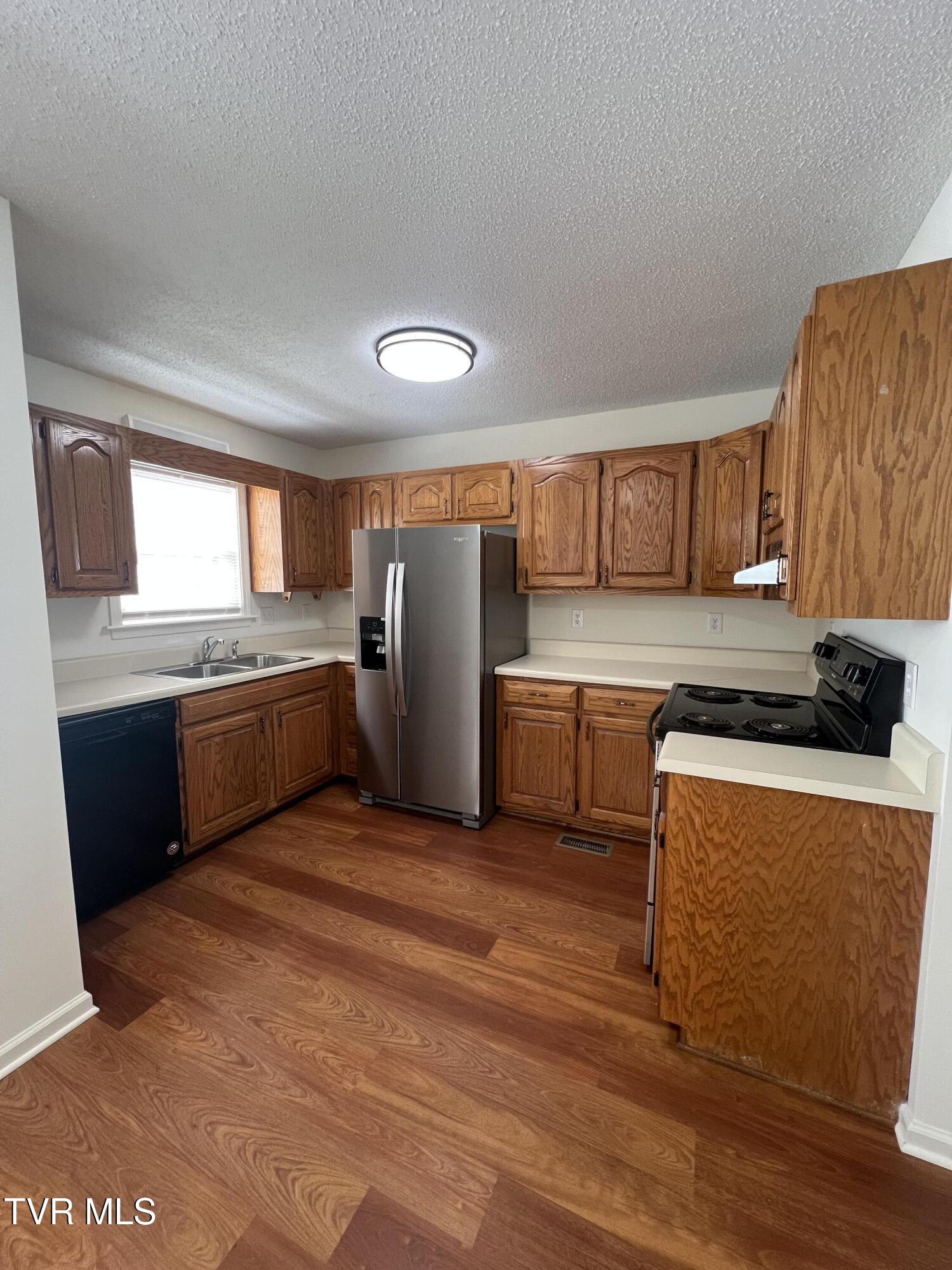 423 Fairgrounds Road, Unit 7 Greeneville, TN 37745 - Photo 5 of 23 IMG_7162