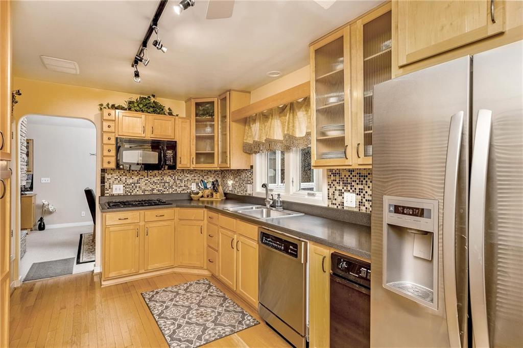 1030 Woodland Road Pittsburgh, PA 15237 - Photo 11 of 25 Gallery Image 11