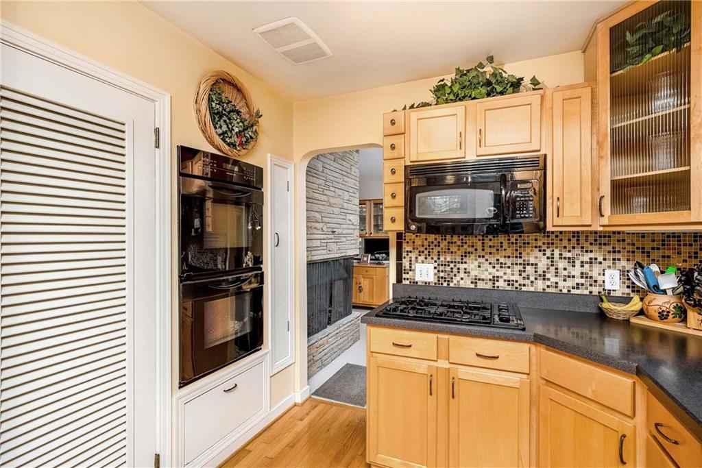 1030 Woodland Road Pittsburgh, PA 15237 - Photo 12 of 25 Gallery Image 12