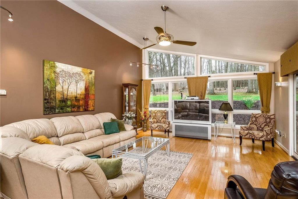 1030 Woodland Road Pittsburgh, PA 15237 - Photo 6 of 25 Gallery Image 6
