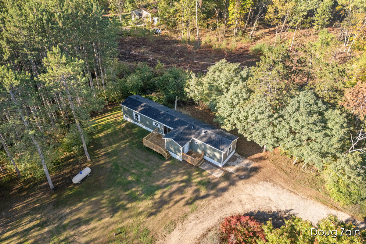 10037 West Colby Road Gowen, MI 49326 - Photo 2 of 28 IMG_1020