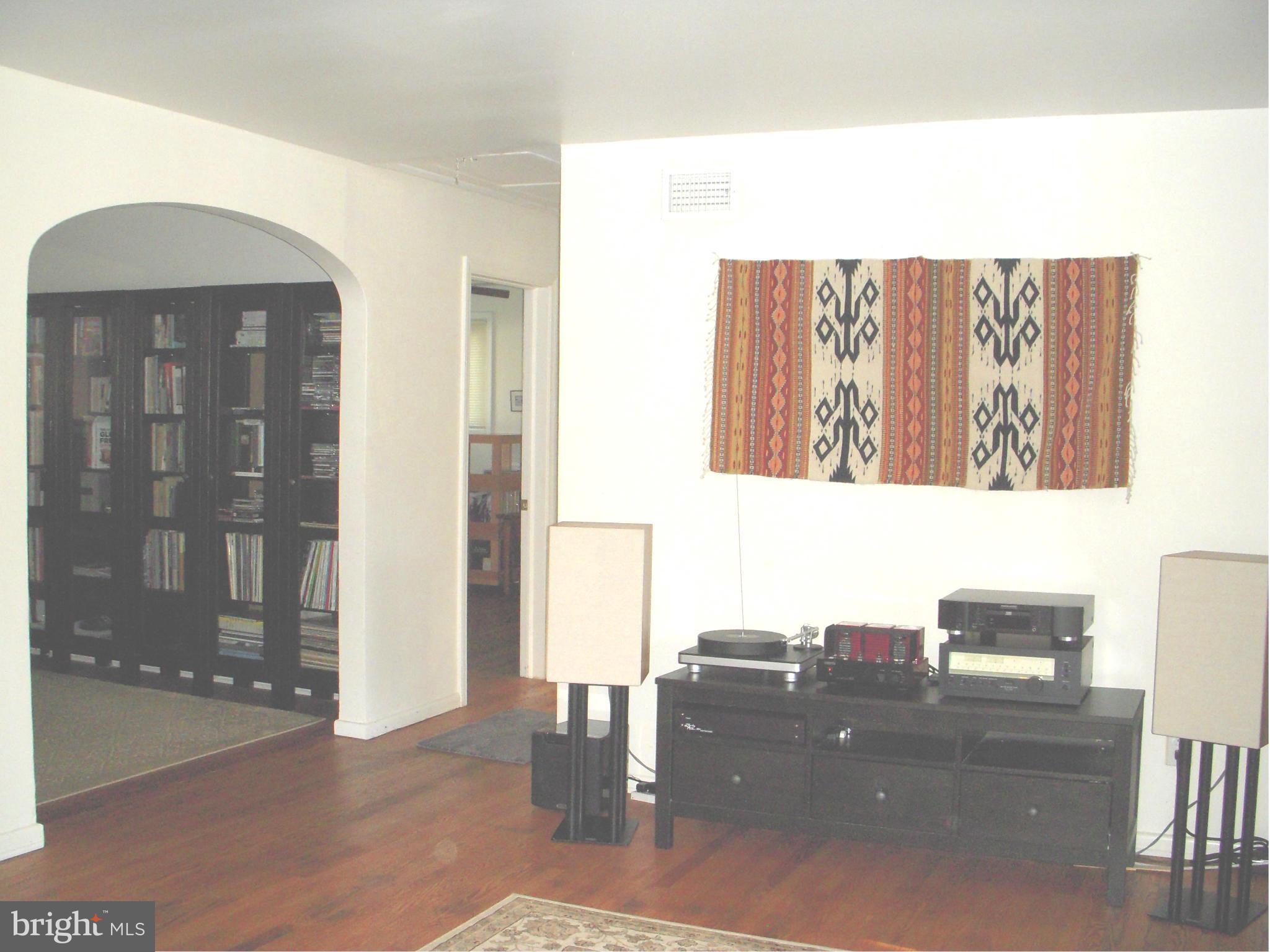 1502 Oakview Drive Silver Spring, MD 20903 - Photo 4 of 25 Living Room
