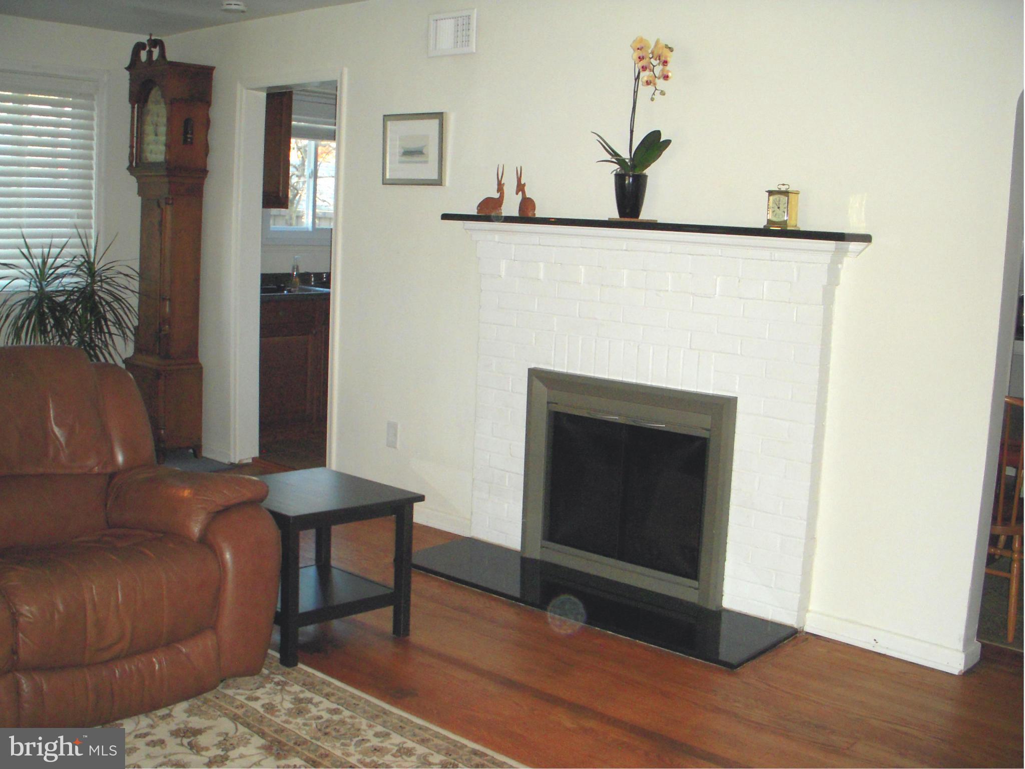 1502 Oakview Drive Silver Spring, MD 20903 - Photo 5 of 25 Living Room