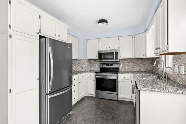 $359,900 | 5007 Colorado Street, Duluth, MN 55804